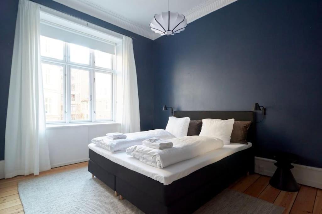 Moderen And Sleek 3Br With Bath By The Lakes And Metro Kopenhagen Bagian luar foto