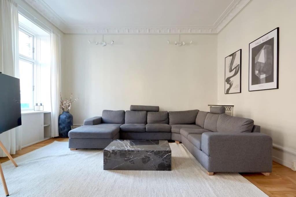 Moderen And Sleek 3Br With Bath By The Lakes And Metro Kopenhagen Bagian luar foto