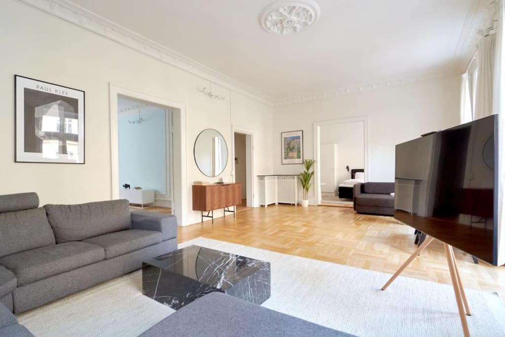 Moderen And Sleek 3Br With Bath By The Lakes And Metro Kopenhagen Bagian luar foto