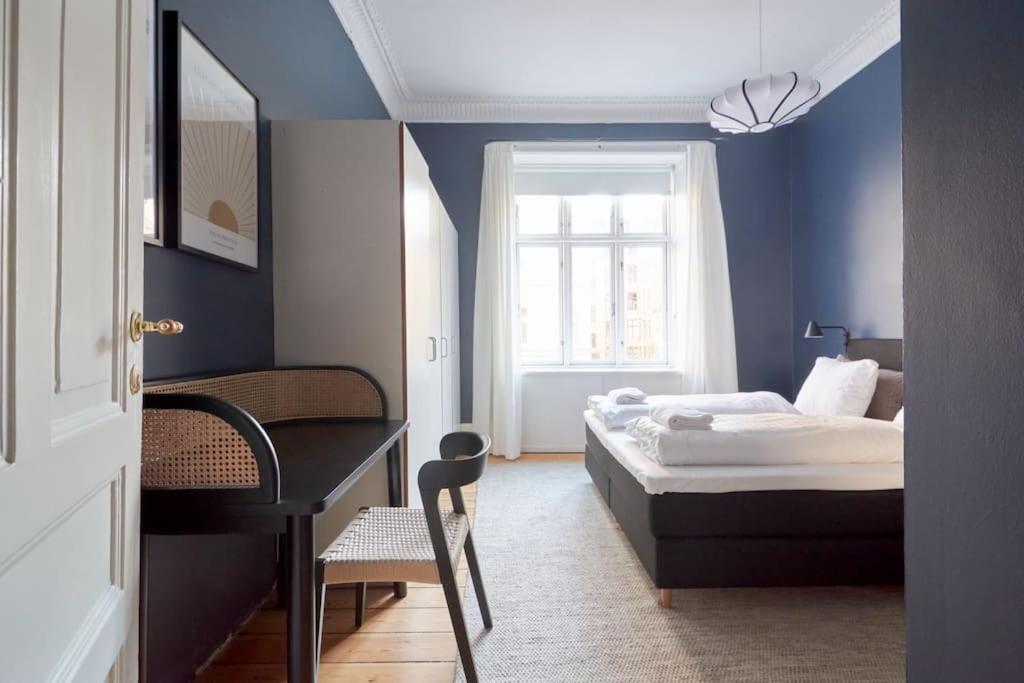 Moderen And Sleek 3Br With Bath By The Lakes And Metro Kopenhagen Bagian luar foto