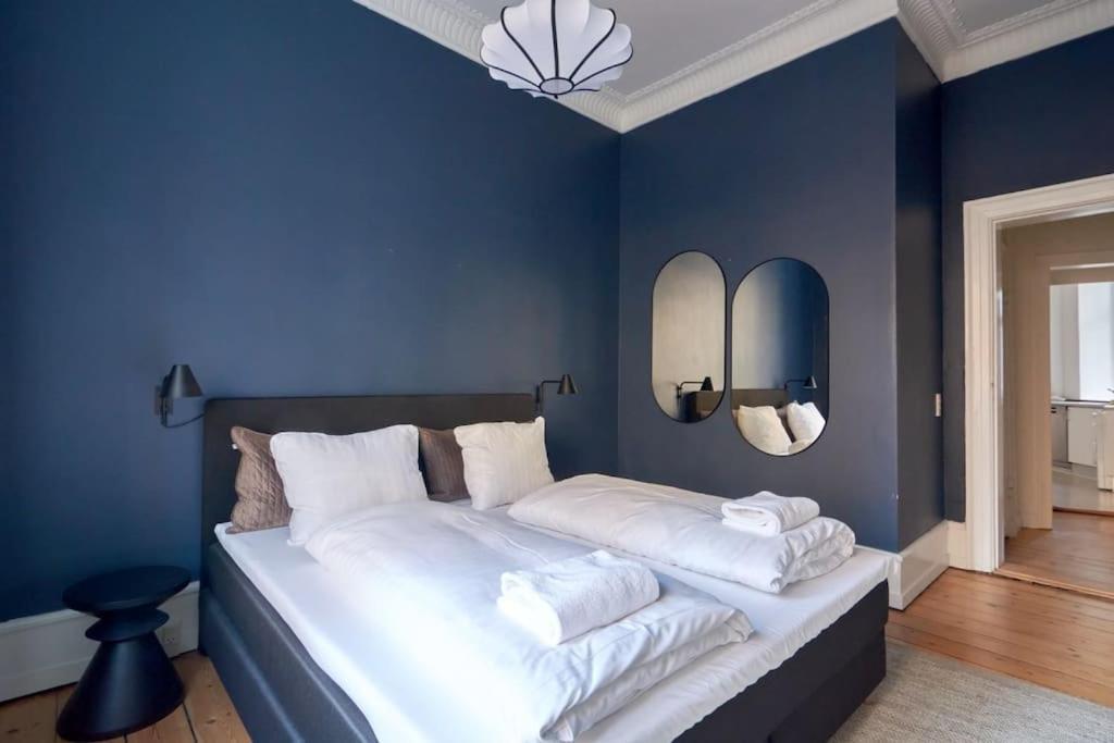 Moderen And Sleek 3Br With Bath By The Lakes And Metro Kopenhagen Bagian luar foto