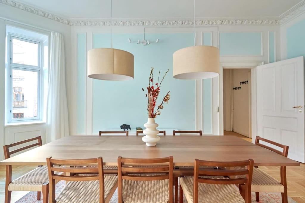 Moderen And Sleek 3Br With Bath By The Lakes And Metro Kopenhagen Bagian luar foto