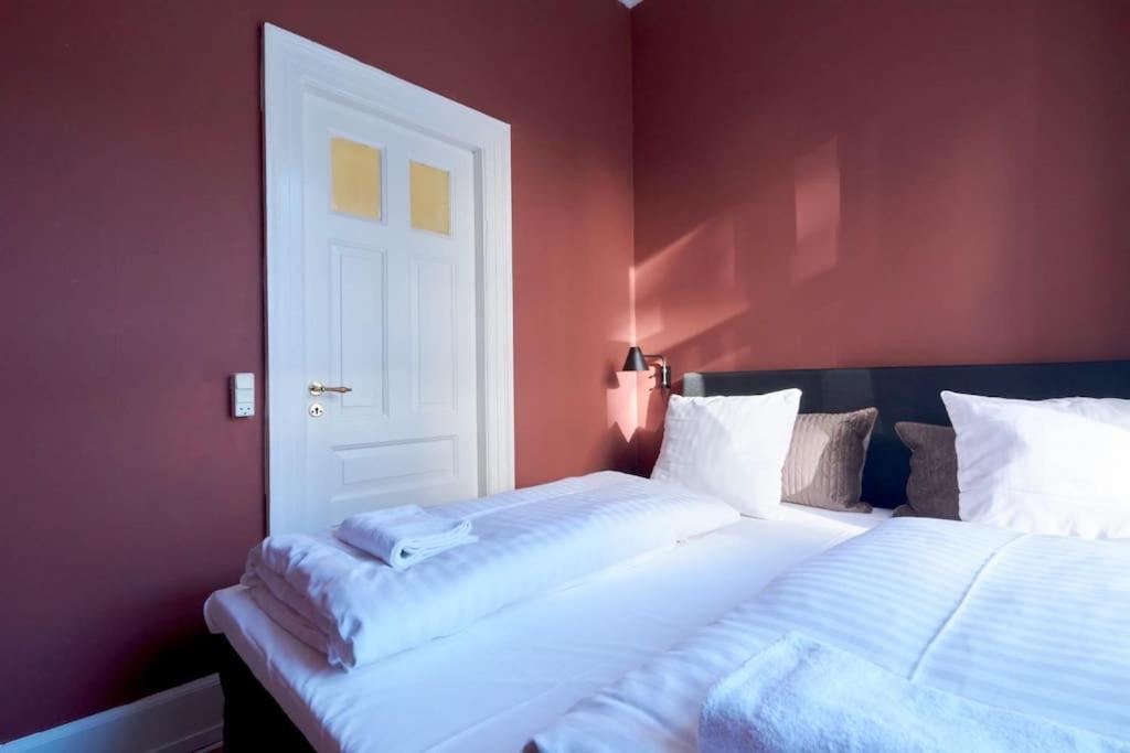 Moderen And Sleek 3Br With Bath By The Lakes And Metro Kopenhagen Bagian luar foto