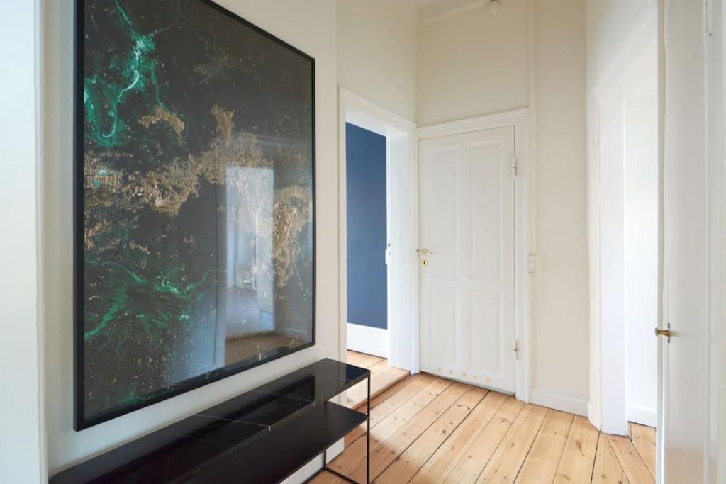 Moderen And Sleek 3Br With Bath By The Lakes And Metro Kopenhagen Bagian luar foto